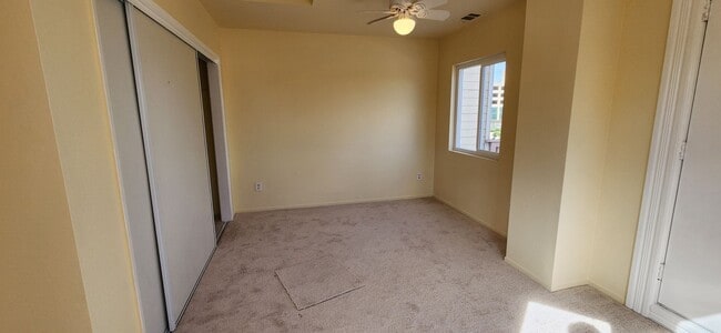 Building Photo - 2 bedroom 2 bath townhome close by Richmon...