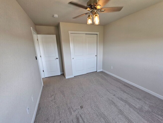Building Photo - 1853 Clayhouse Dr