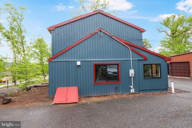 Building Photo - 852 N Limerick Rd