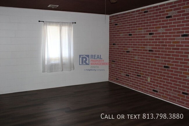 Building Photo - 621 Sunset Dr