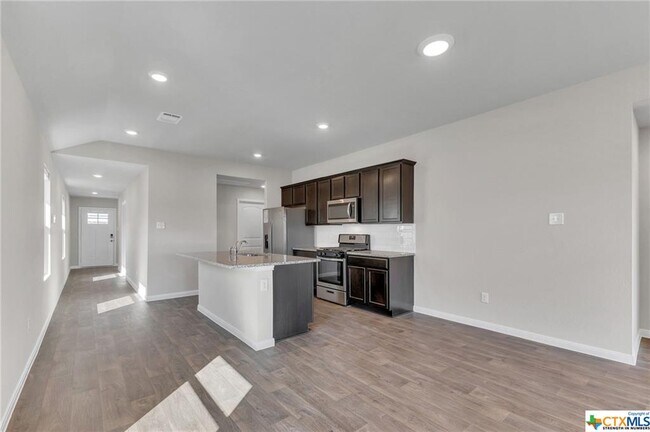 Building Photo - 585 Apache Plum Dr