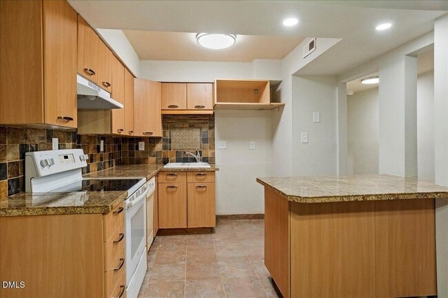 Building Photo - 7124 Longstreet Dr