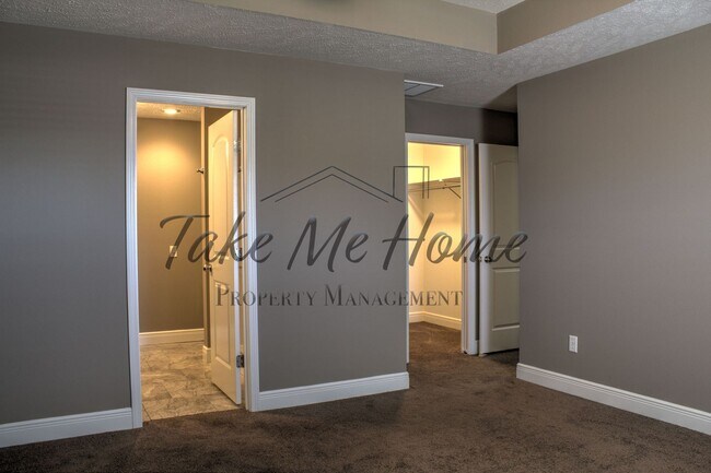 Building Photo - Springfield Schools with Strafford Address!