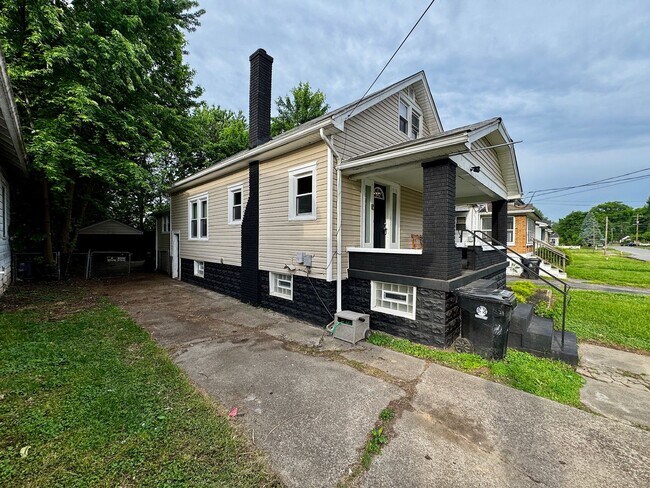 Building Photo - 610 Colorado Ave