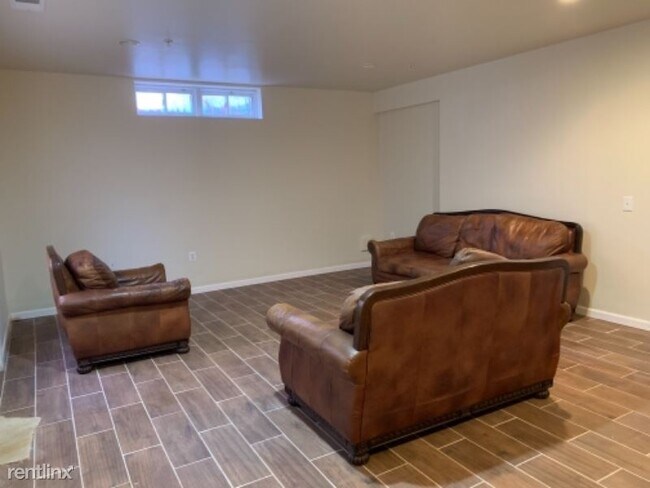 Building Photo - 2 br, 1 bath House - BASEMENT Apt