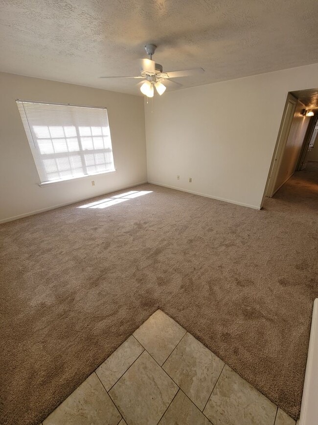 Building Photo - College Station - 3 Bedrooms / 2 baths four plex downstairs unit.