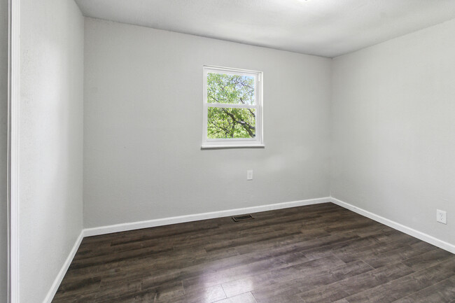Building Photo - 217 Kronos Dr