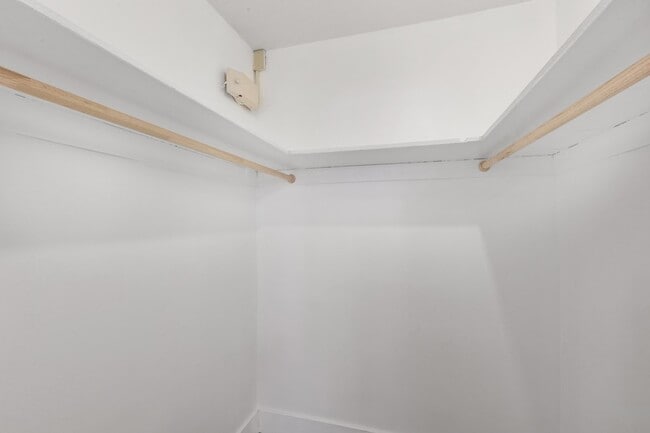 Building Photo - 201 St Pauls Ave