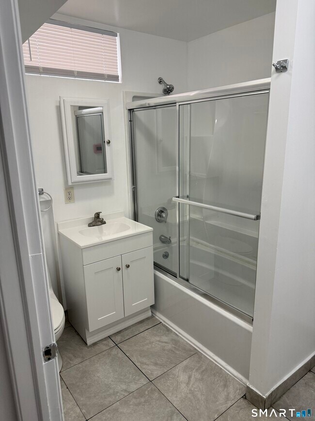 Building Photo - 29 Moulthrop St