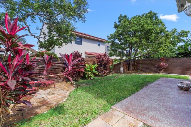 Building Photo - 20003 NE 6th Ct Cir