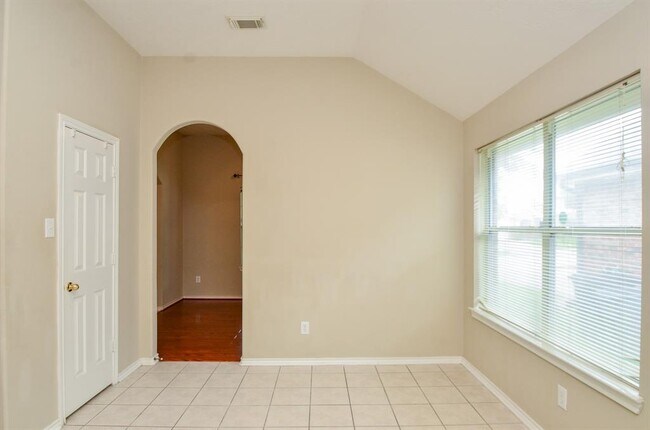 Building Photo - 10718 Acacia Forest tr