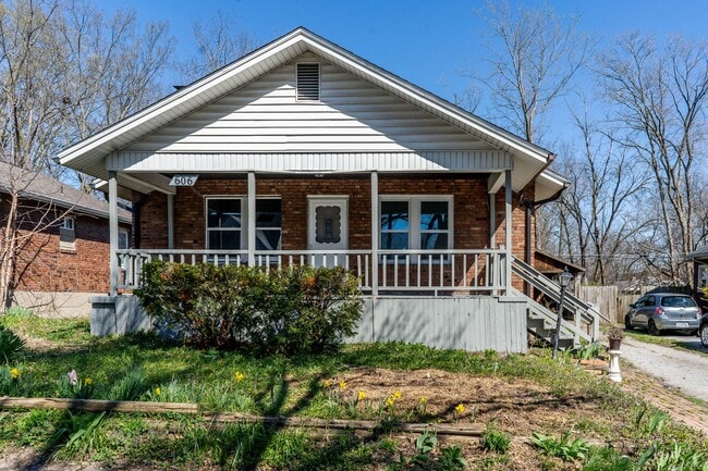 Building Photo - Spacious 2 bedroom 2 bath house