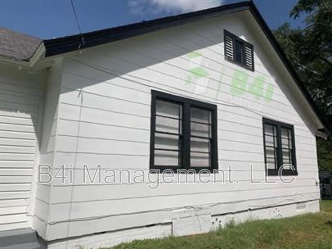 Building Photo - 4018 3rd Ave