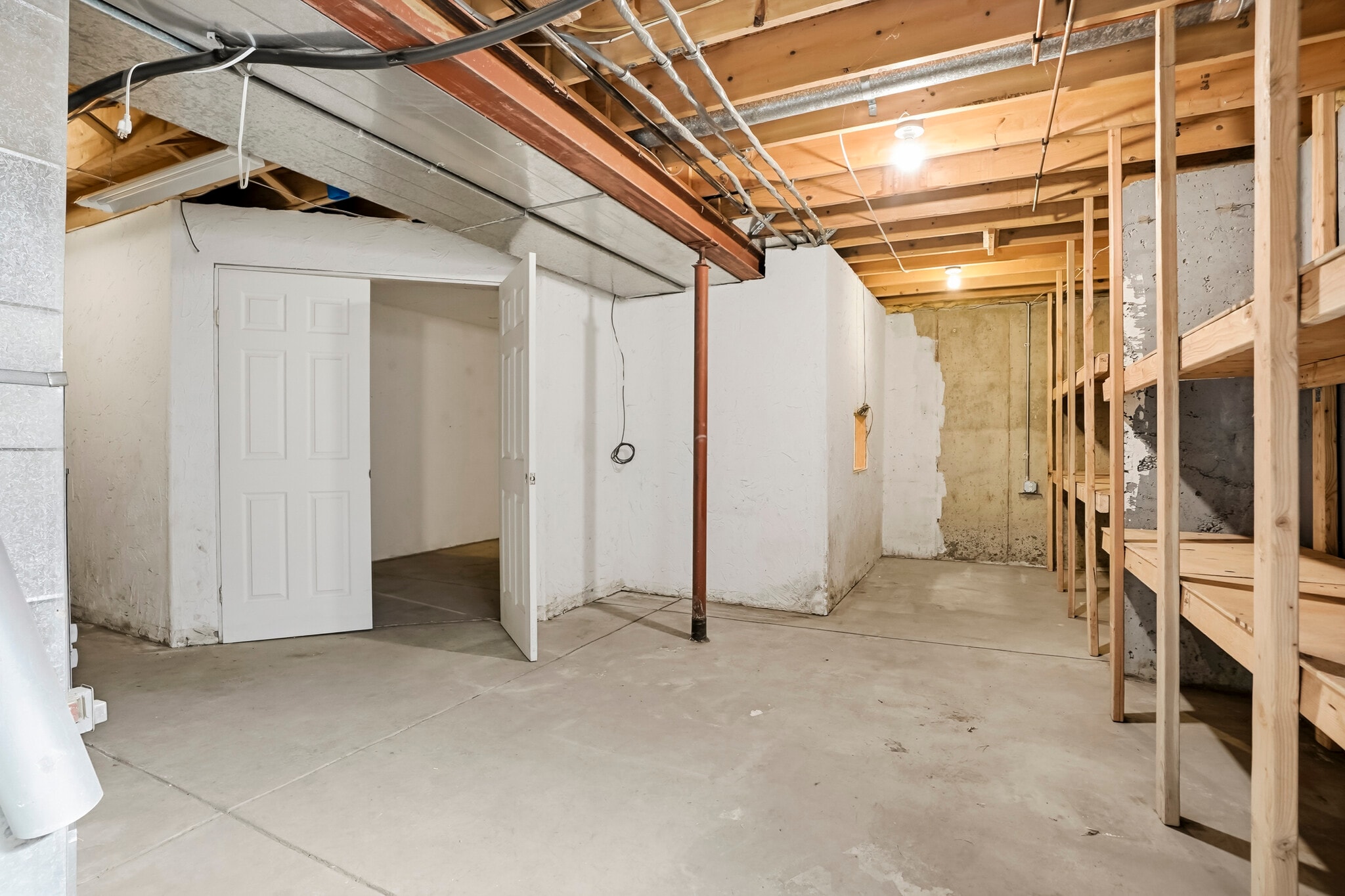 Basement unfinished - 256 W Jefferson Ave