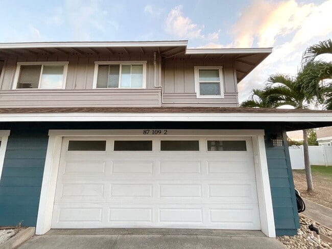 Building Photo - 4 Bedroom 2.5 Bath, 2 Car garage, Solar pa...