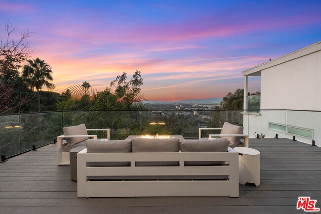 Building Photo - 3541 Multiview Dr