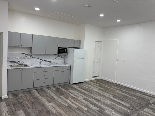 Building Photo - 30806 SW 192nd Ave