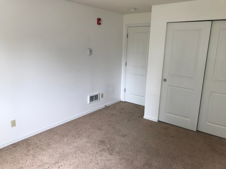 Building Photo - 4220 S 164th St