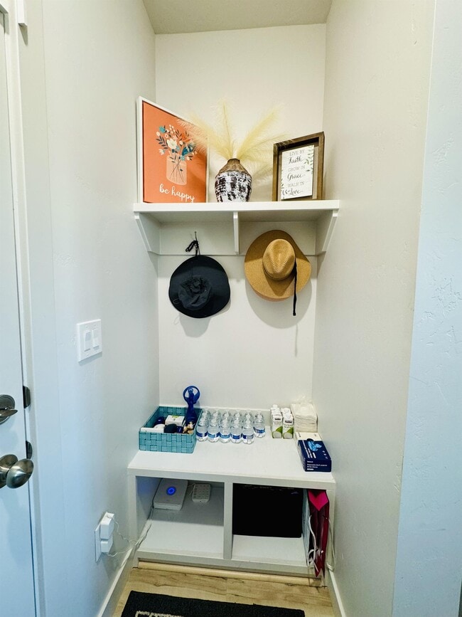 Building Photo - 2687 N Snowberry Dr