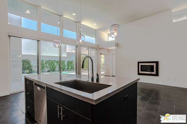 Building Photo - 392 Suave Ln