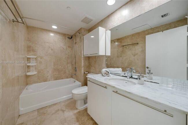 Building Photo - 950 Brickell Bay Dr