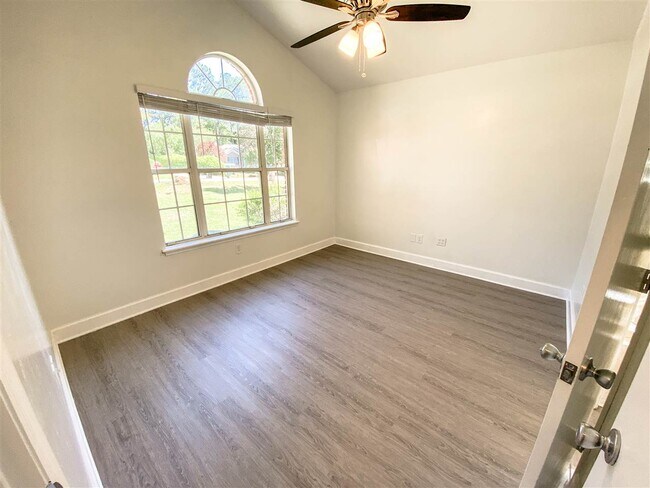 Building Photo - 1301 Sumerlin Dr