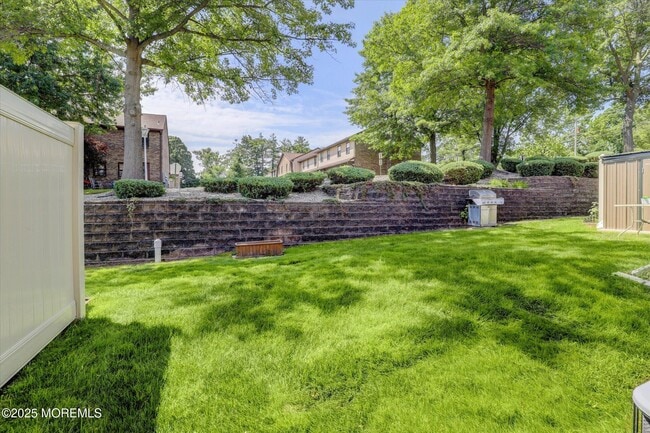 Building Photo - 95 Village Green Way