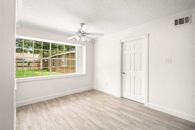 Building Photo - 560 Landfall Ln