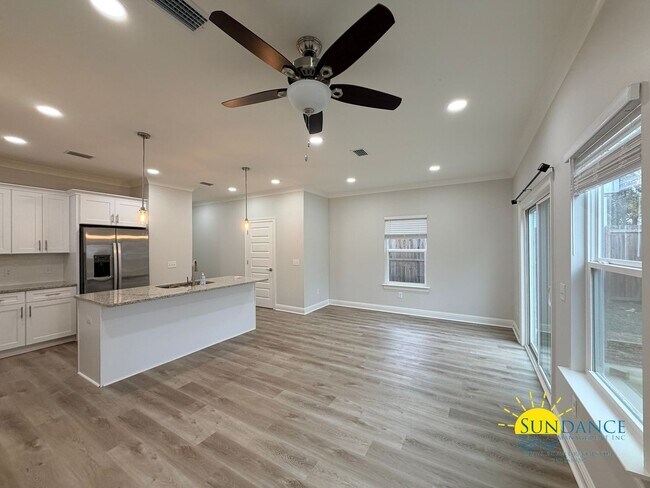 Building Photo - Brand-New 3 Bedroom Townhome in Fort Walton Beach!