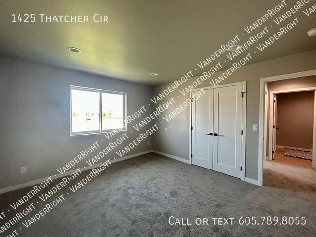 Building Photo - 1425 Thatcher Cir