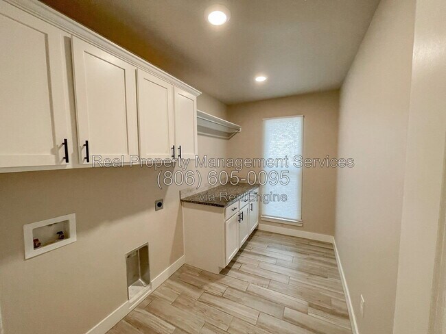 Building Photo - 7347 99th St