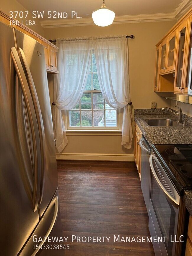 Building Photo - 3707 SW 52nd Pl