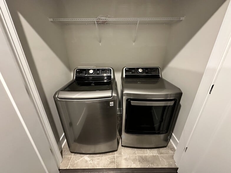 Building Photo - 16042 Roscoe Ln