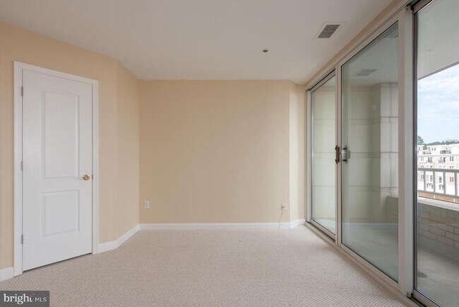Building Photo - 100 Harborview Dr