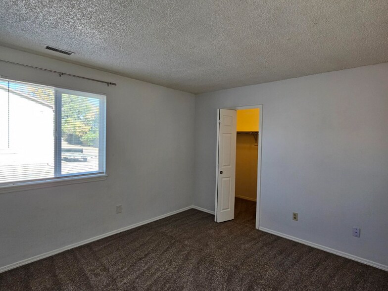 Building Photo - 1855 Zebulon Dr