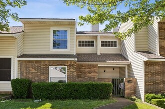 Building Photo - 724 Creekwood Ct