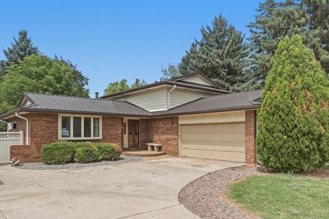 Building Photo - 7573 Lee Dr