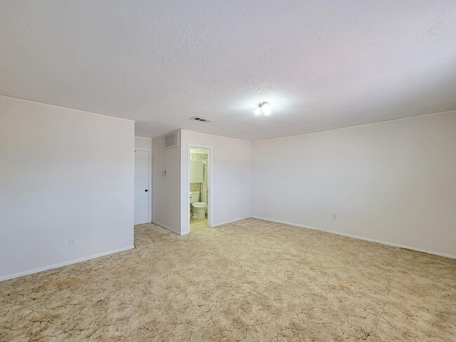 Building Photo - 1815 Country Village Blvd