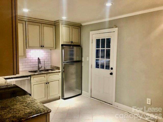 Building Photo - 544 Manhasset Rd