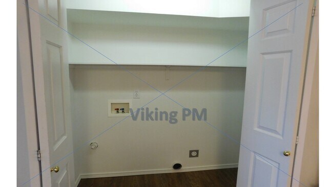 Building Photo - 3010-923-947