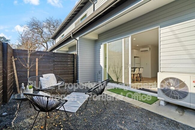 Building Photo - 725 SE 78th Ave