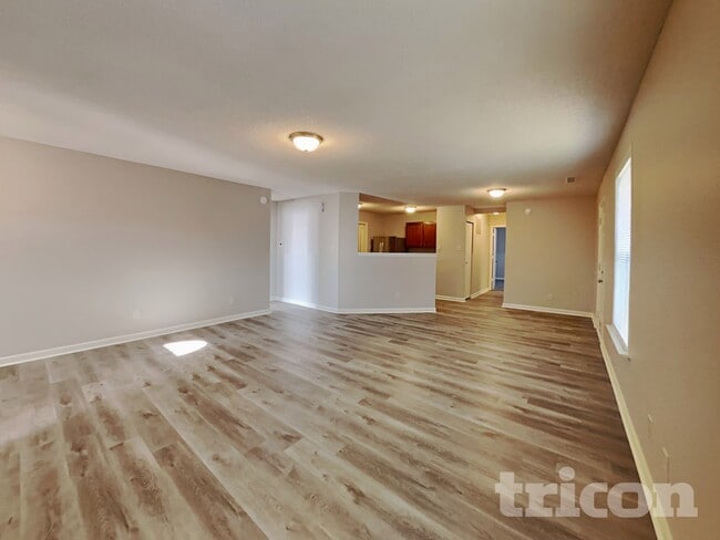 Building Photo - 940 Ravine Dr