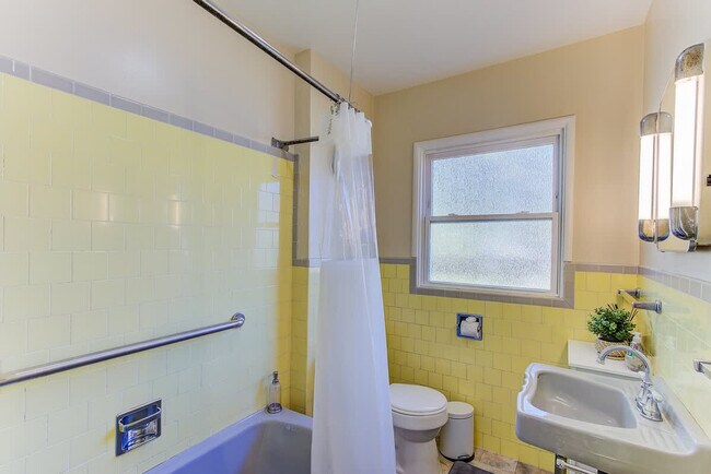 Building Photo - 2243 Woolsey St