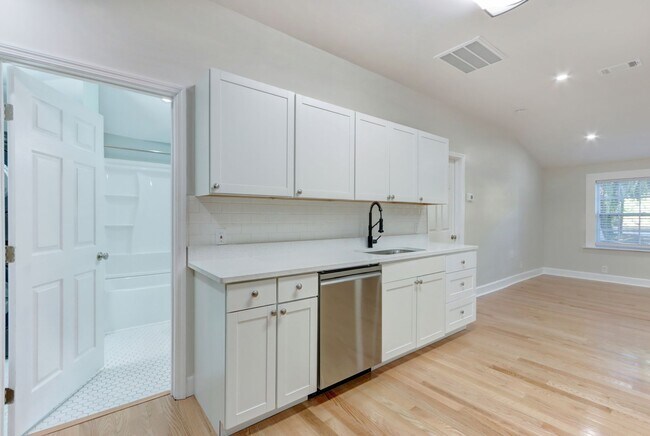 Building Photo - 2109 E 36th St