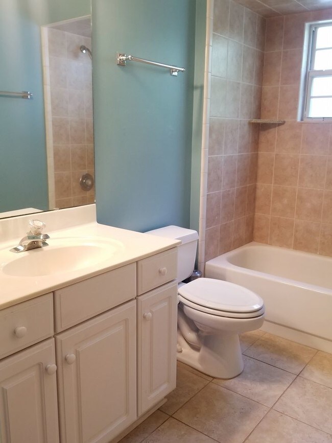 Building Photo - LEASE PENDING  8708 Castaway Cove Ct.