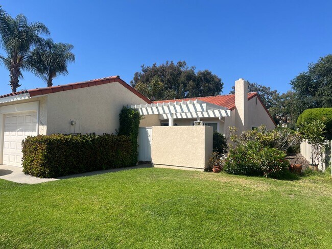 Primary Photo - 2+bd/1ba Single Story Duplex Minutes Drive...