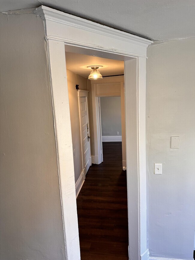 Building Photo - 334 Raymond St