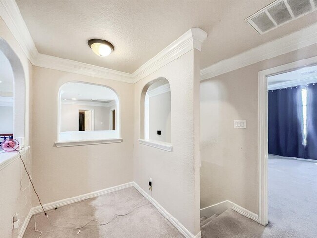 Building Photo - 5715 Ladonia St