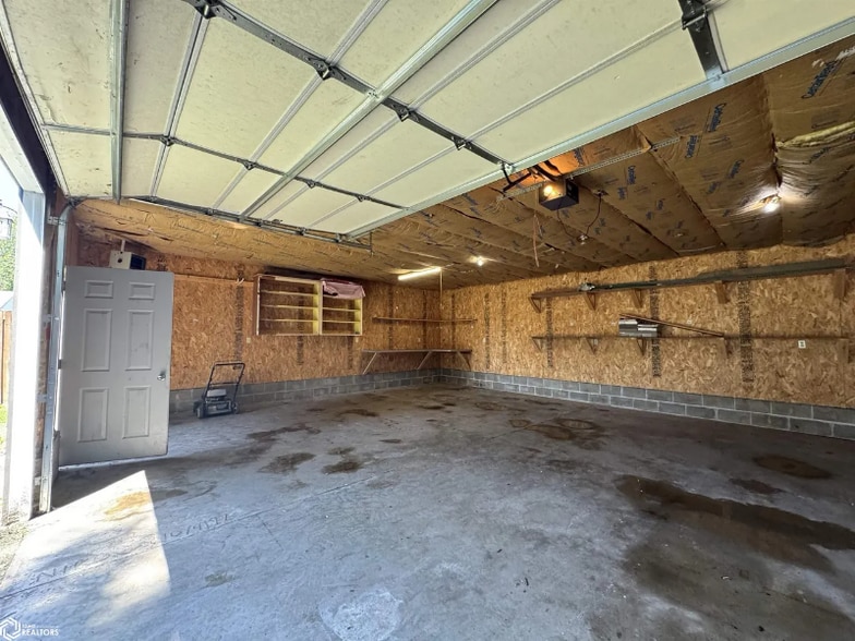 Building Photo - 706 7th Ave N