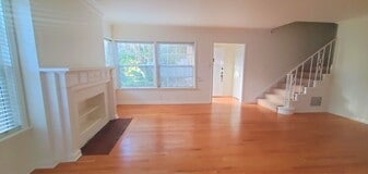 Building Photo - 10435 Ashton Ave